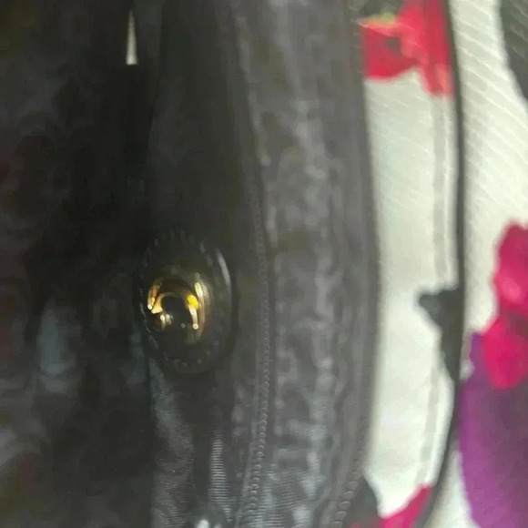 🌺 Cute flowering clutch - Brand New - Picture 3 of 3